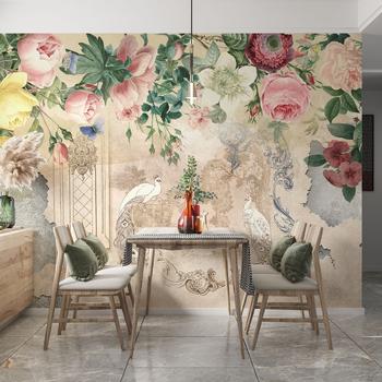 Eskitme Duvar Üzerinde Renkli Çiçekler Duvar Kağıdı